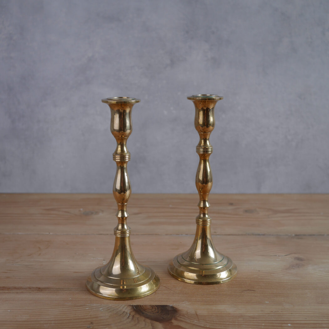 Elegante Høje Messing Lysestager, 2 stk. 1