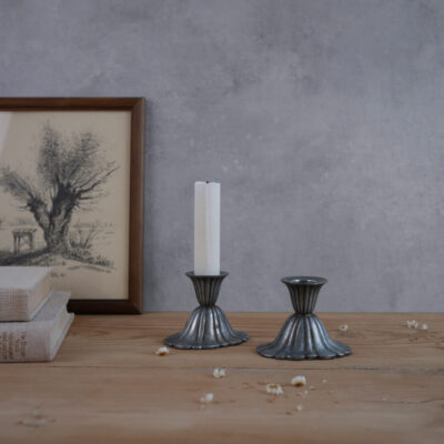 Sølvfarvede Patinerede Lysestager, 2 stk.