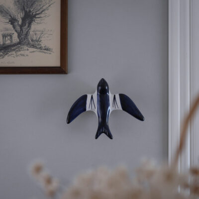 Blå & Hvid Svale til Væggen