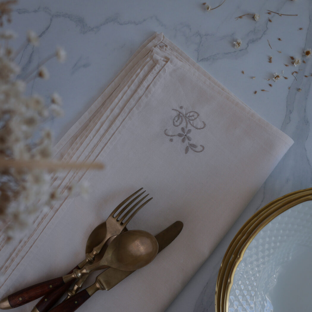 Cremefarvede Stofservietter med Broderi, 6 stk.