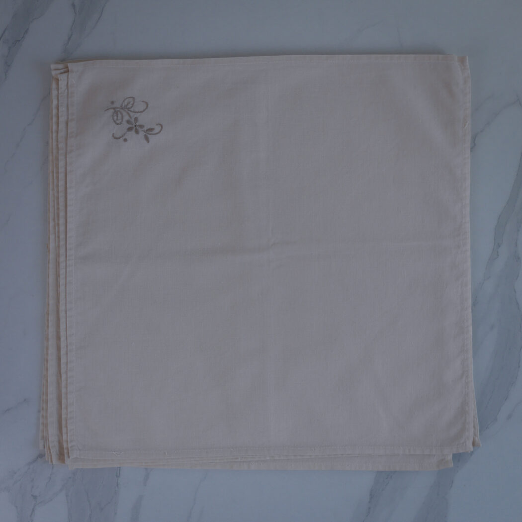 Cremefarvede Stofservietter med Broderi, 6 stk. 1