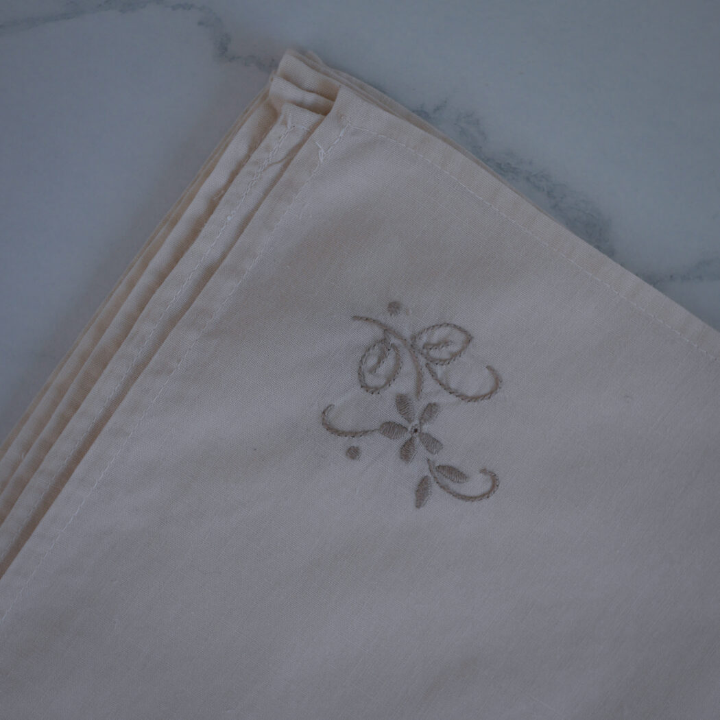 Cremefarvede Stofservietter med Broderi, 6 stk. 2
