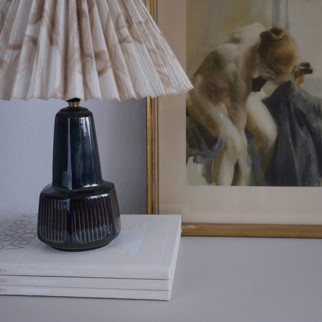 Blå Lampe i Keramik med Beige Skærm