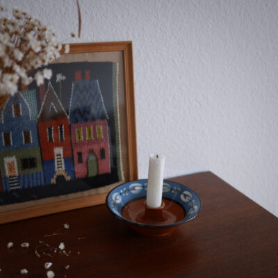 Brun & Blå Keramikstage med Dekorationer