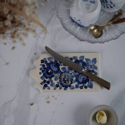Porcelæns Smørbræt med Blå Dekorationer