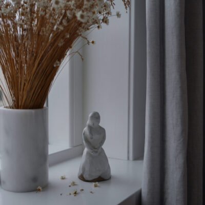 Lille Hvid Håndlavet Keramikfigur