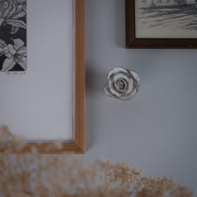 Lille Håndlavet Keramikrose til Væggen