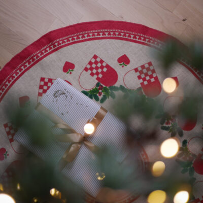 Juletræstæppe med Julehjerter