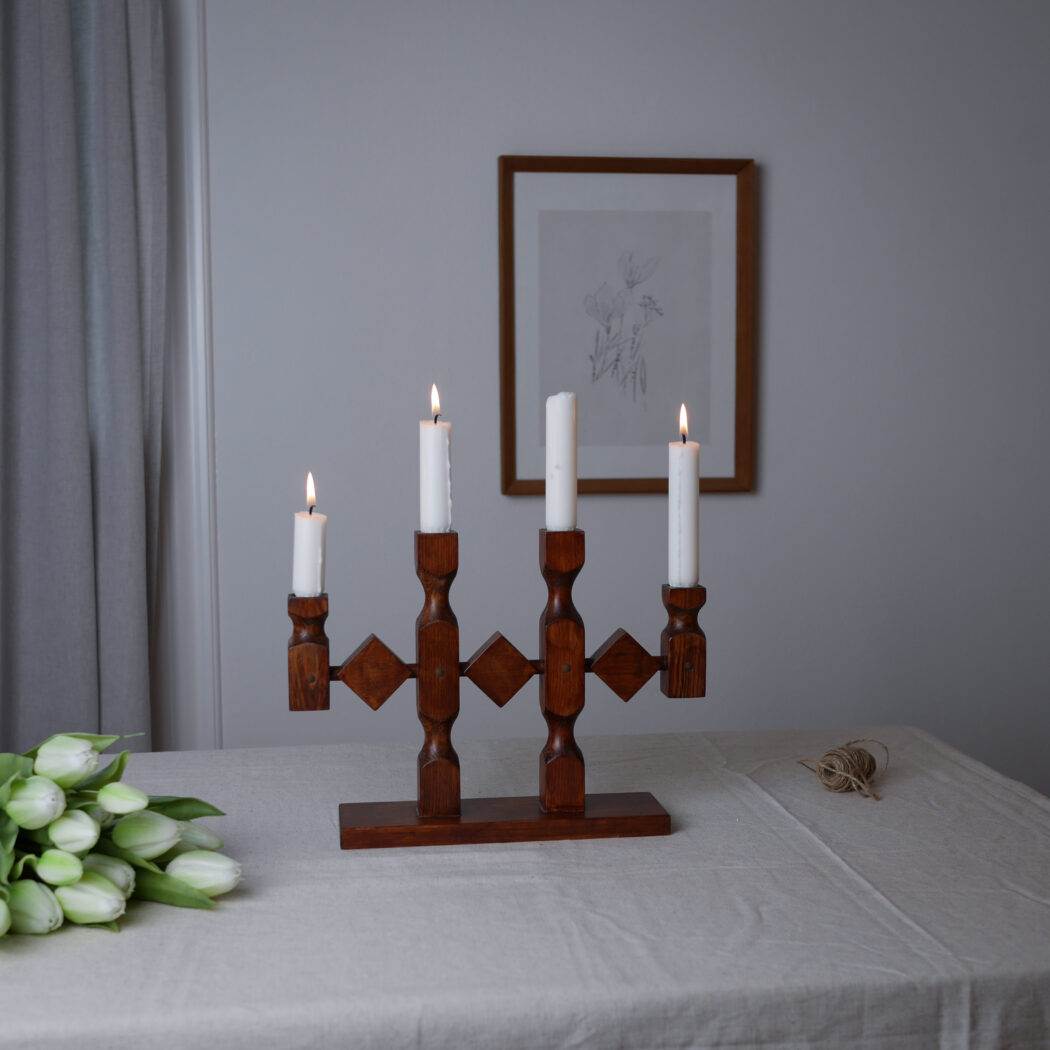 Adventsstage i Mørkt Træ