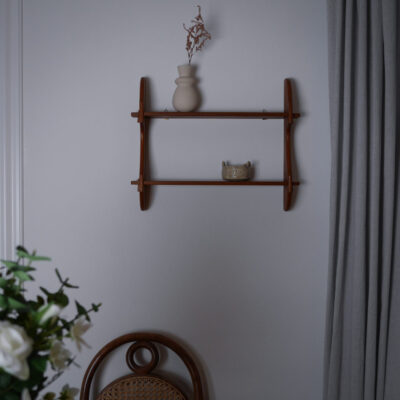 Lille Væghylde i Teaktræ