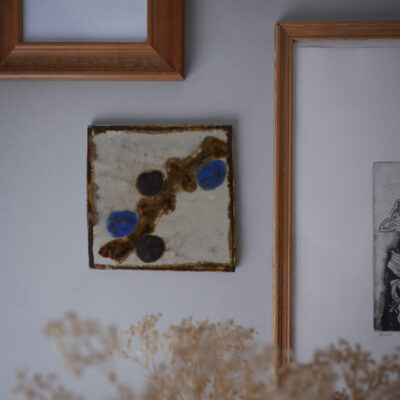 Firkantet Keramikrelief med Motiv