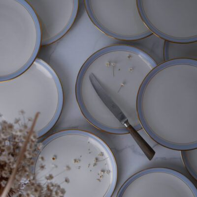 Store Frokosttallerkner med Lyseblå Kant