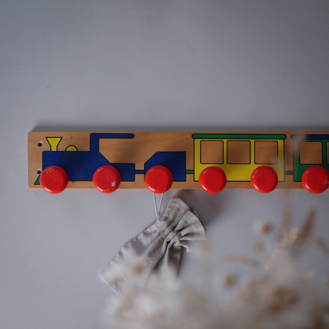 Retro Børne Tog Knagerække