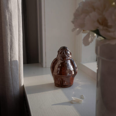 Håndlavet Brun Sømands Figur i Keramik