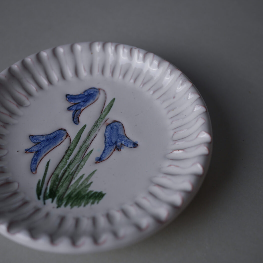 Lille Keramik Platte med Blå Blomster 2