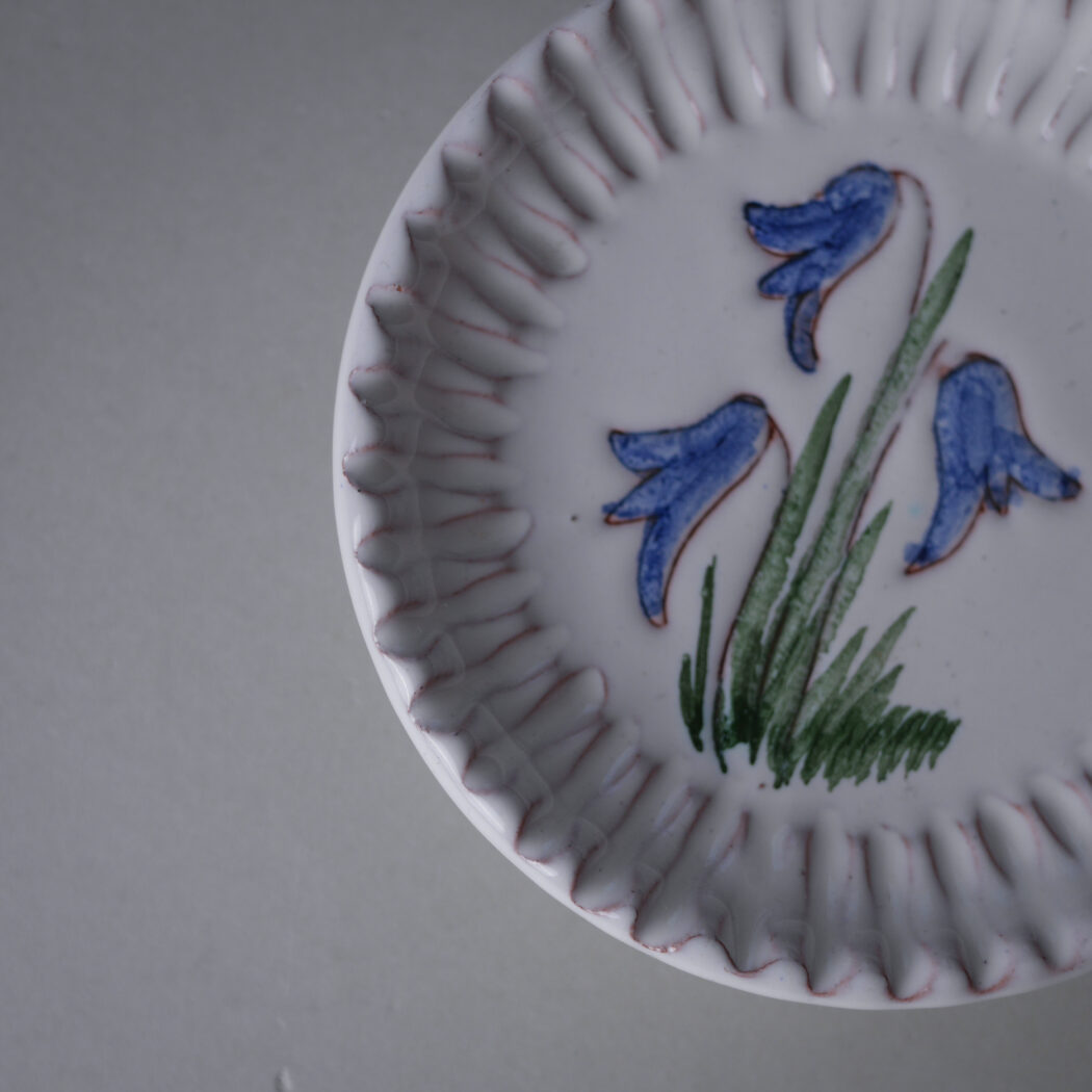 Lille Keramik Platte med Blå Blomster 3