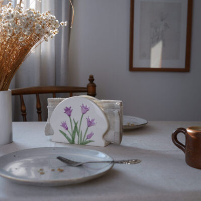 Servietholder med Lilla Blomster