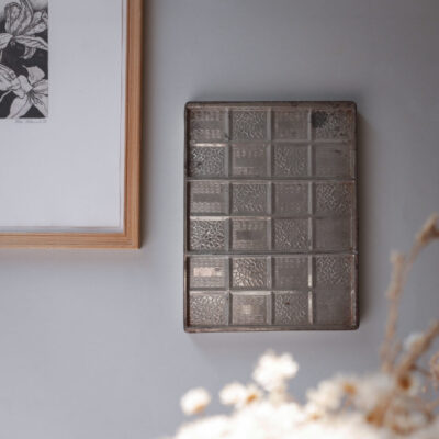 Blankt Metal Relief til Væggen