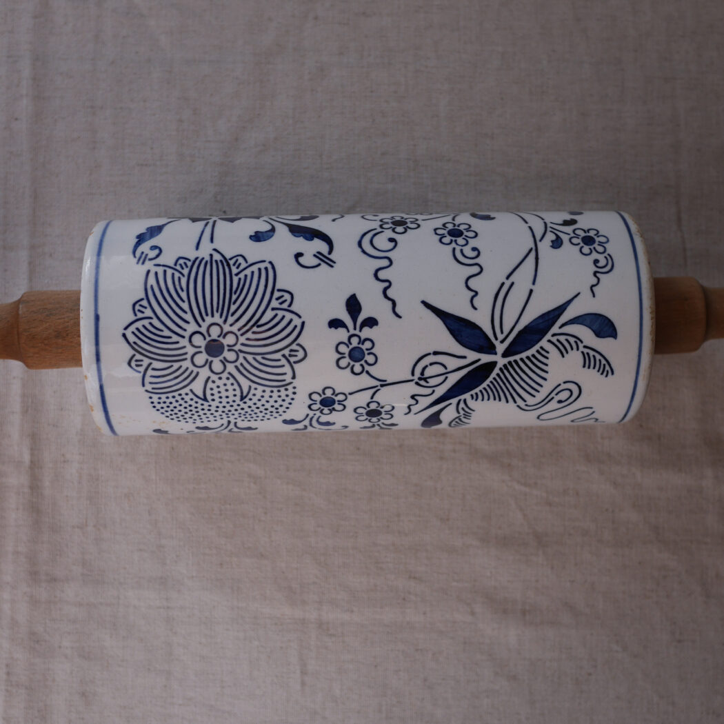 Porcelænskagerulle med Blå Motiver 5