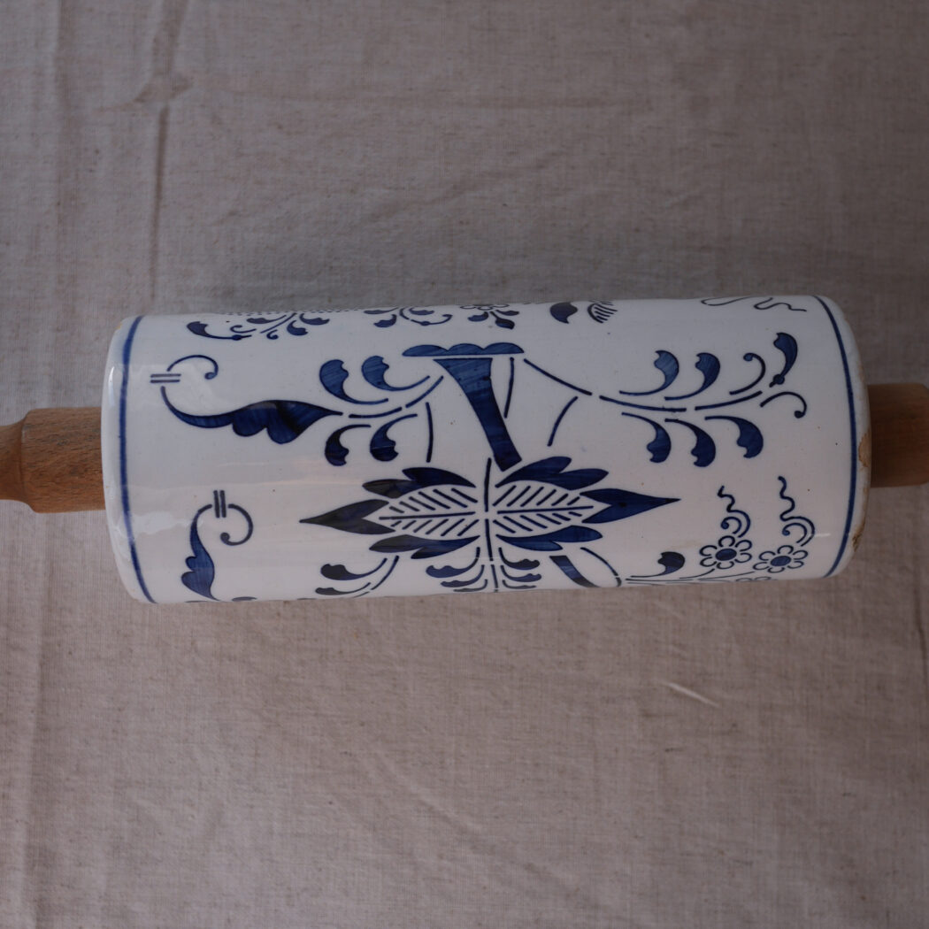 Porcelænskagerulle med Blå Motiver 6