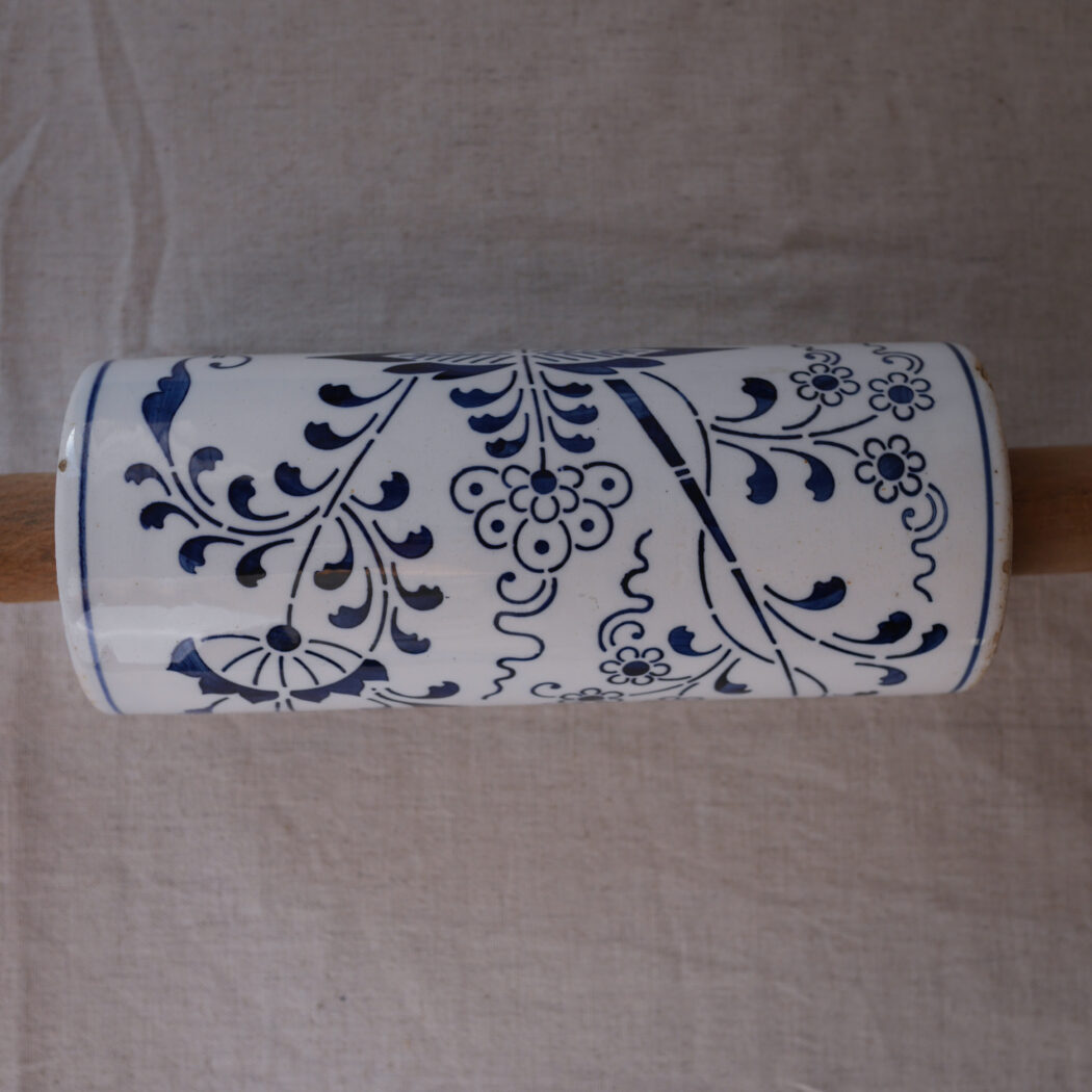 Porcelænskagerulle med Blå Motiver 7