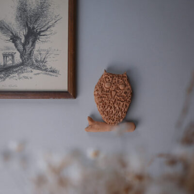 Lille Håndlavet Uglefigur til Væggen