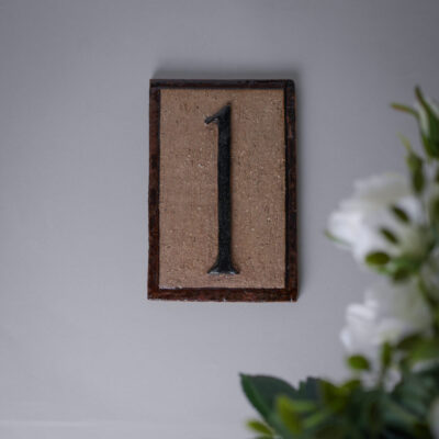 Stort Brunt Husnummer, Nr. 1