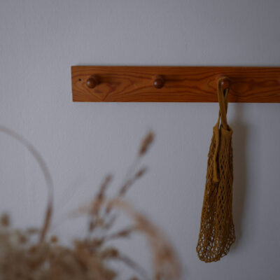 Knagerække i Fyrtræ, 4 knager