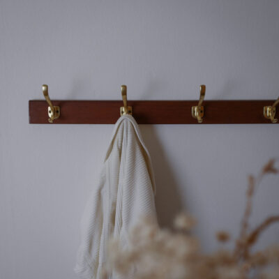 Knagerække Teaktræ med Knager i Messinglook