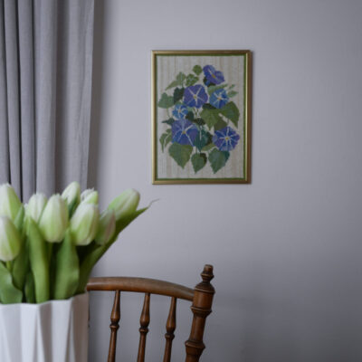 Vævet Billede med Blå Blomster