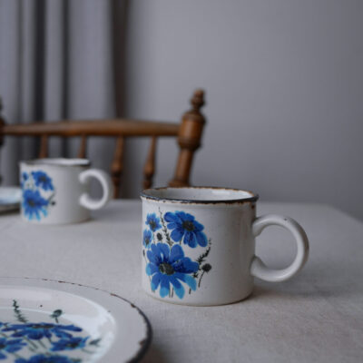 Kop med Blå Blomster