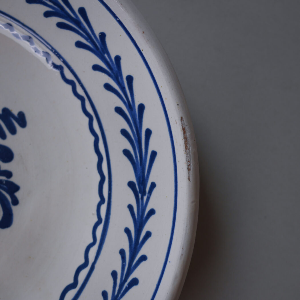 Hvid Vintage Platte med Blå Dekorationer 3