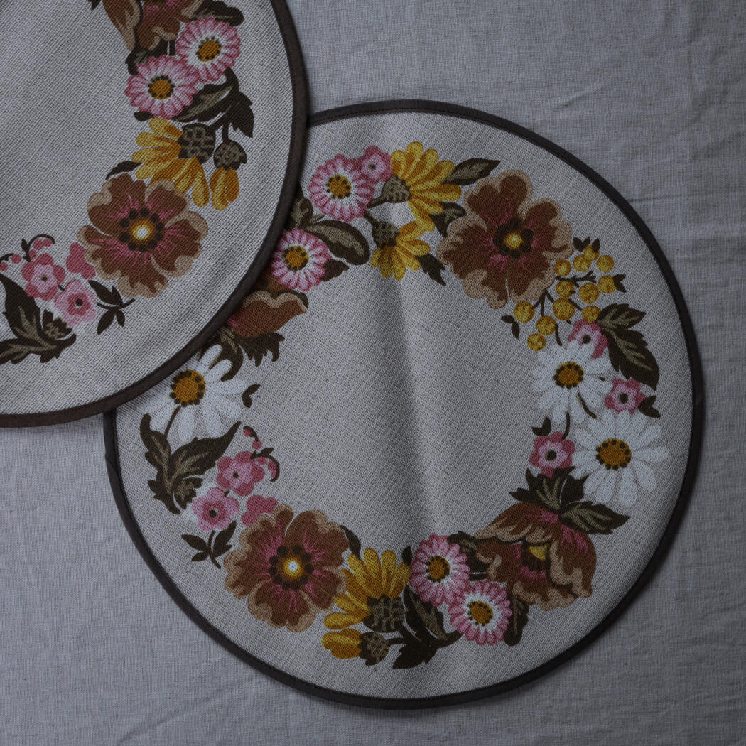Runde Retro Dækservietter med Blomster, 7 stk. 1