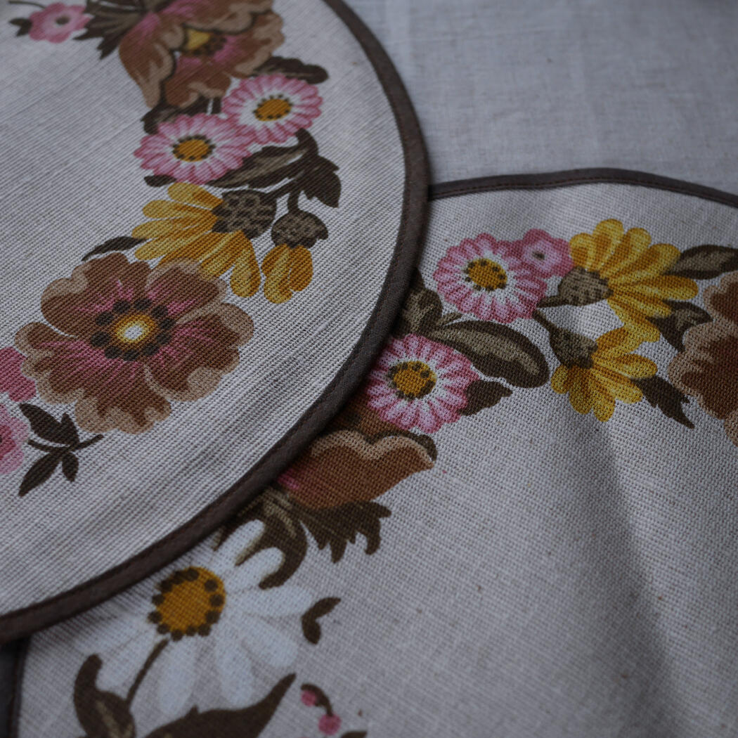 Runde Retro Dækservietter med Blomster, 7 stk. 2
