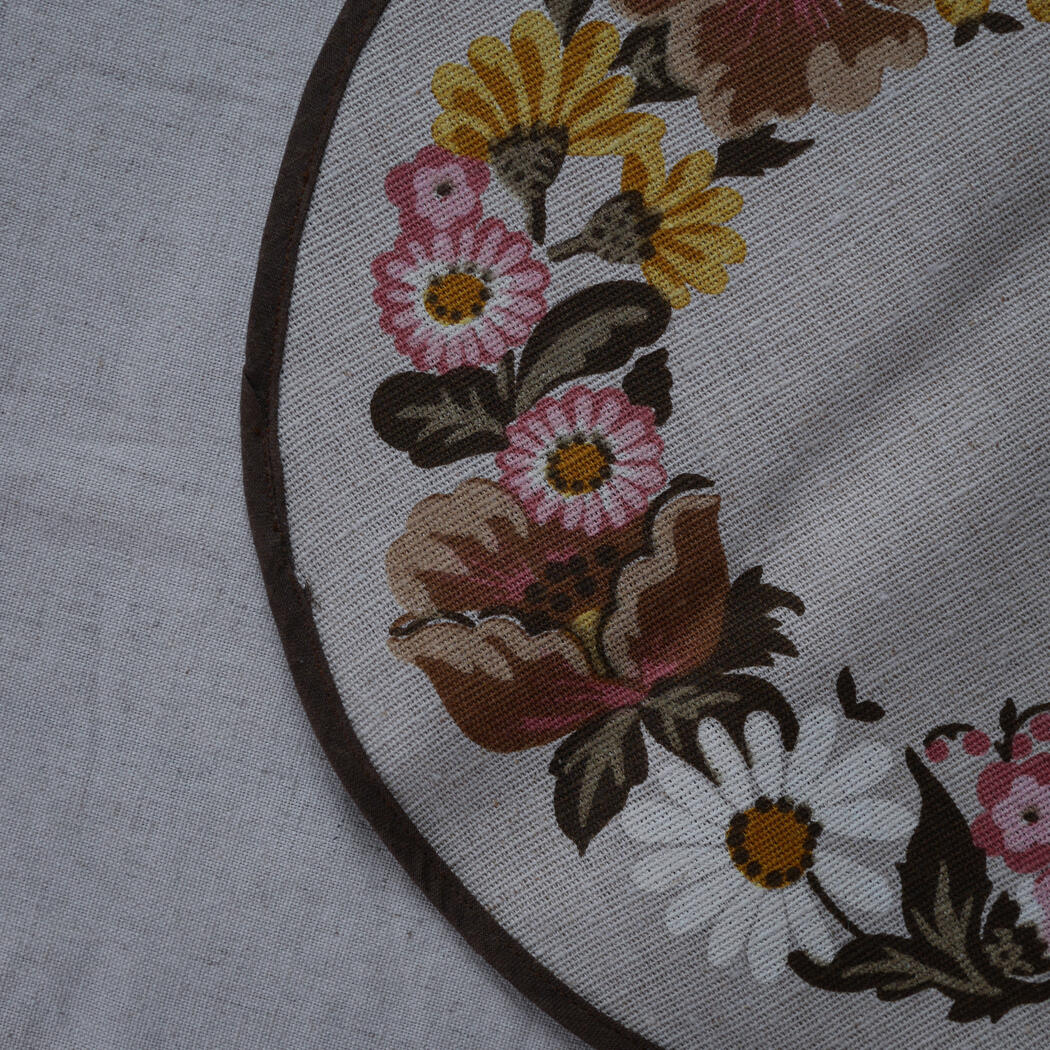 Runde Retro Dækservietter med Blomster, 7 stk. 3