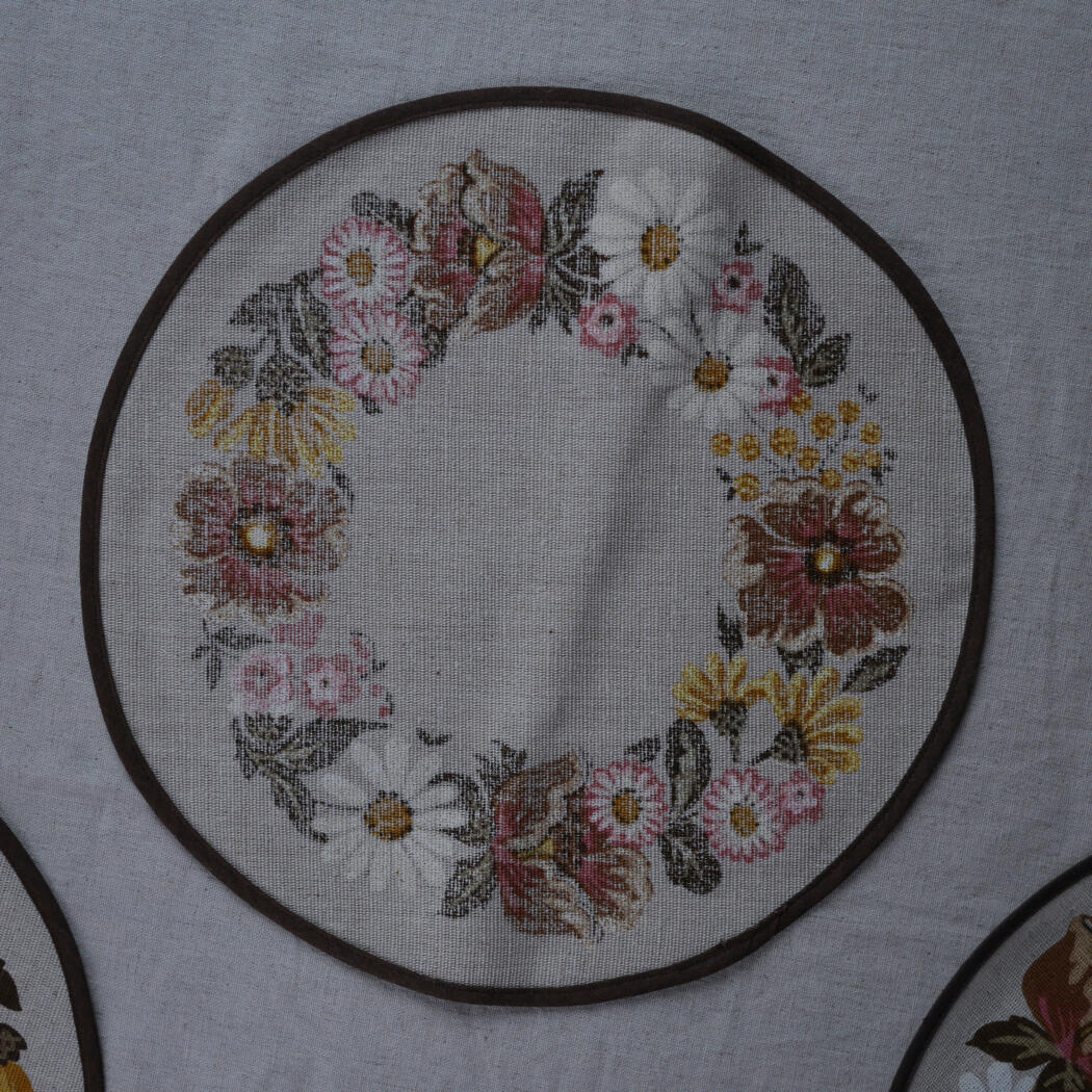 Runde Retro Dækservietter med Blomster, 7 stk. 4