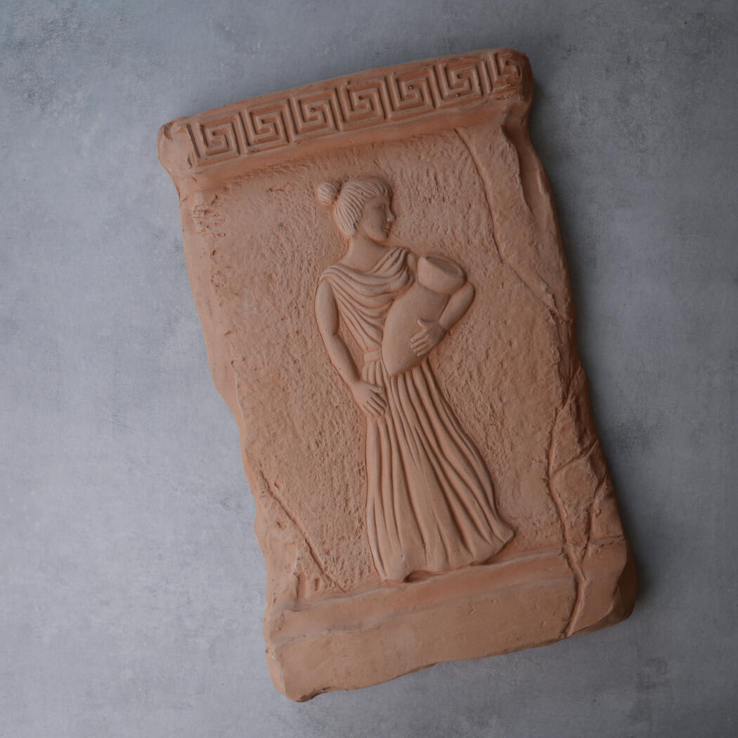 Stort Italiensk Relief med Kvinde 1