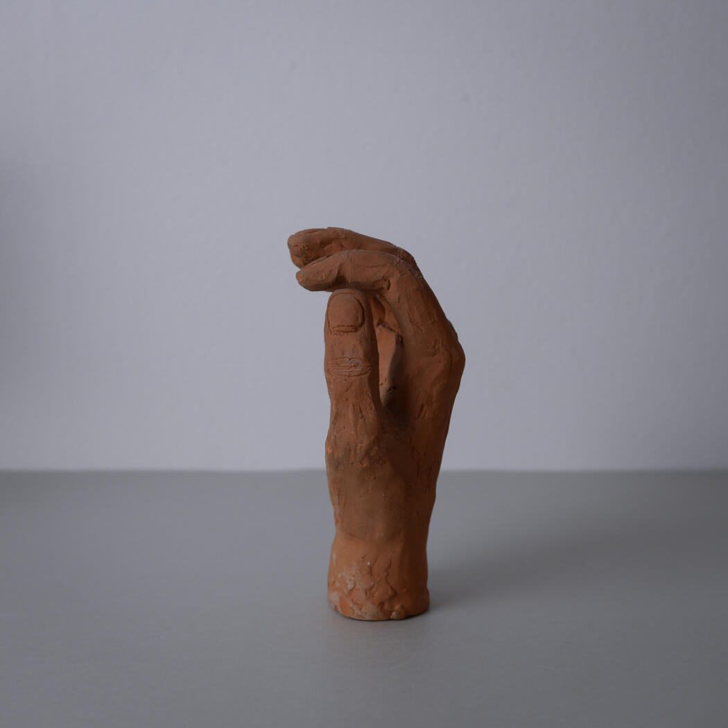 Skulpturel Hånd i Keramik 1