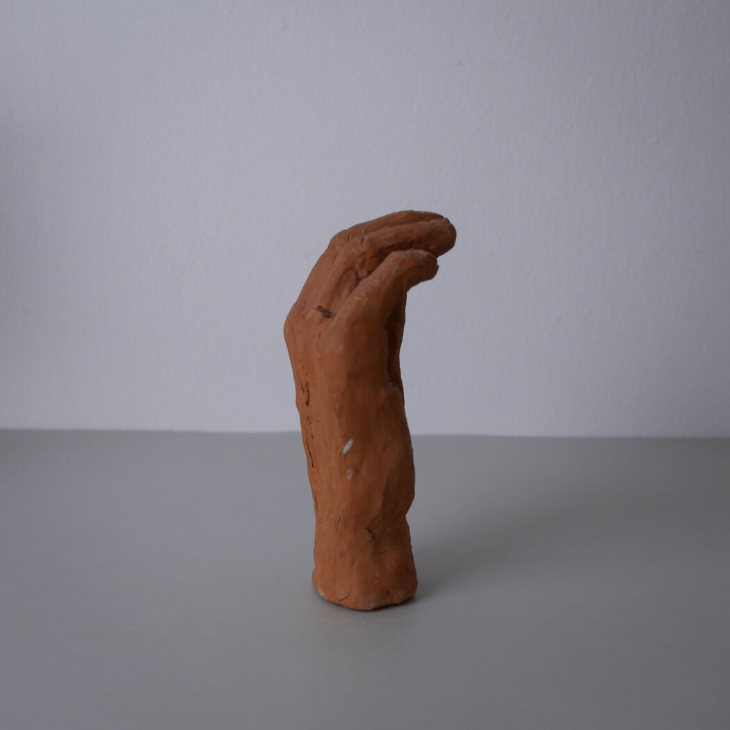 Skulpturel Hånd i Keramik 3