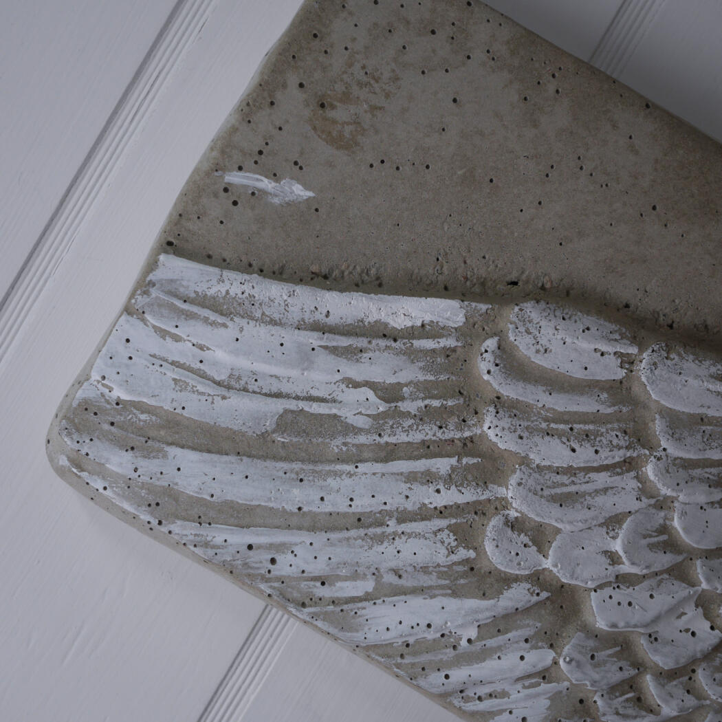 Cement Relief med Vinge 4