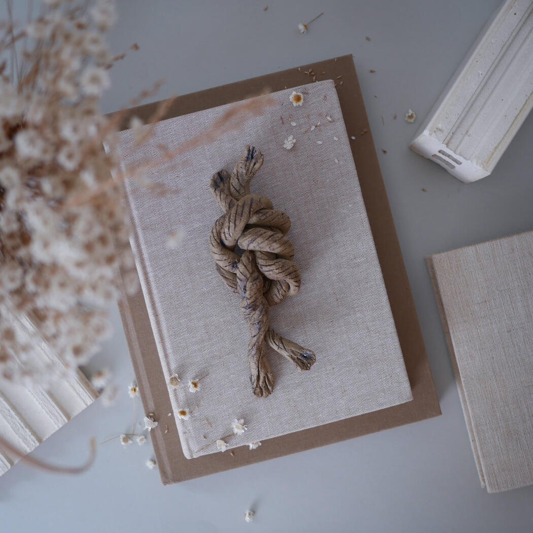 Beige Keramik Knude Skulptur