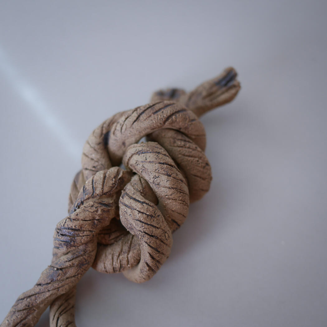 Beige Keramik Knude Skulptur 2