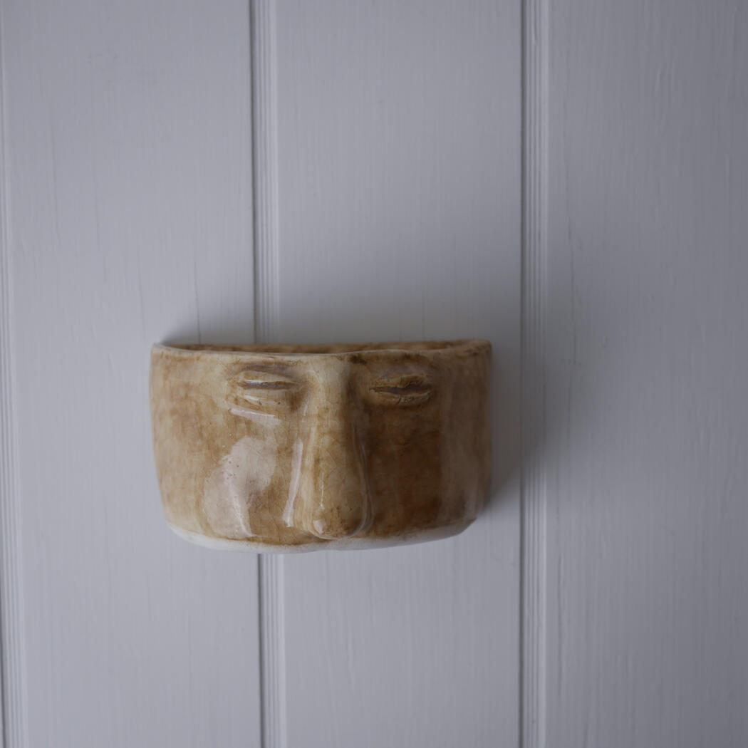 Beige Vægvase med Ansigt 1