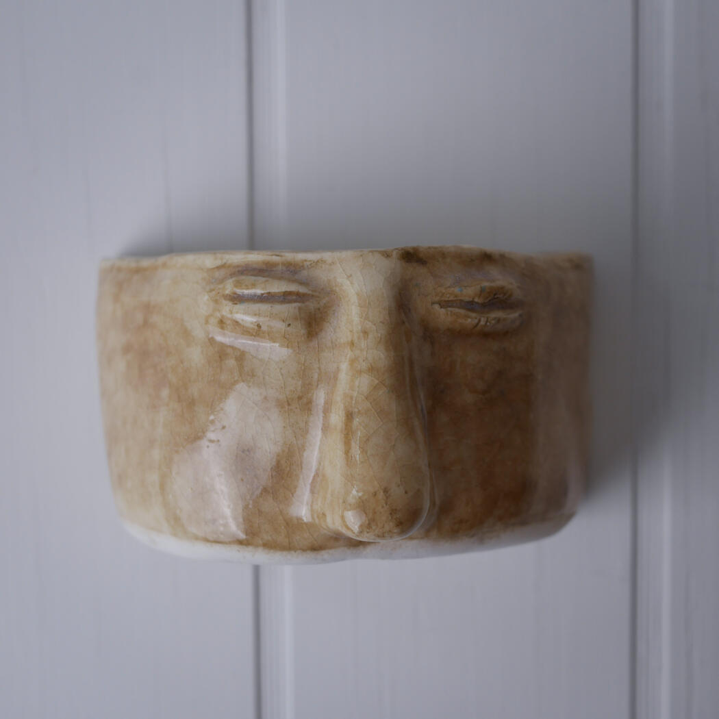 Beige Vægvase med Ansigt 2