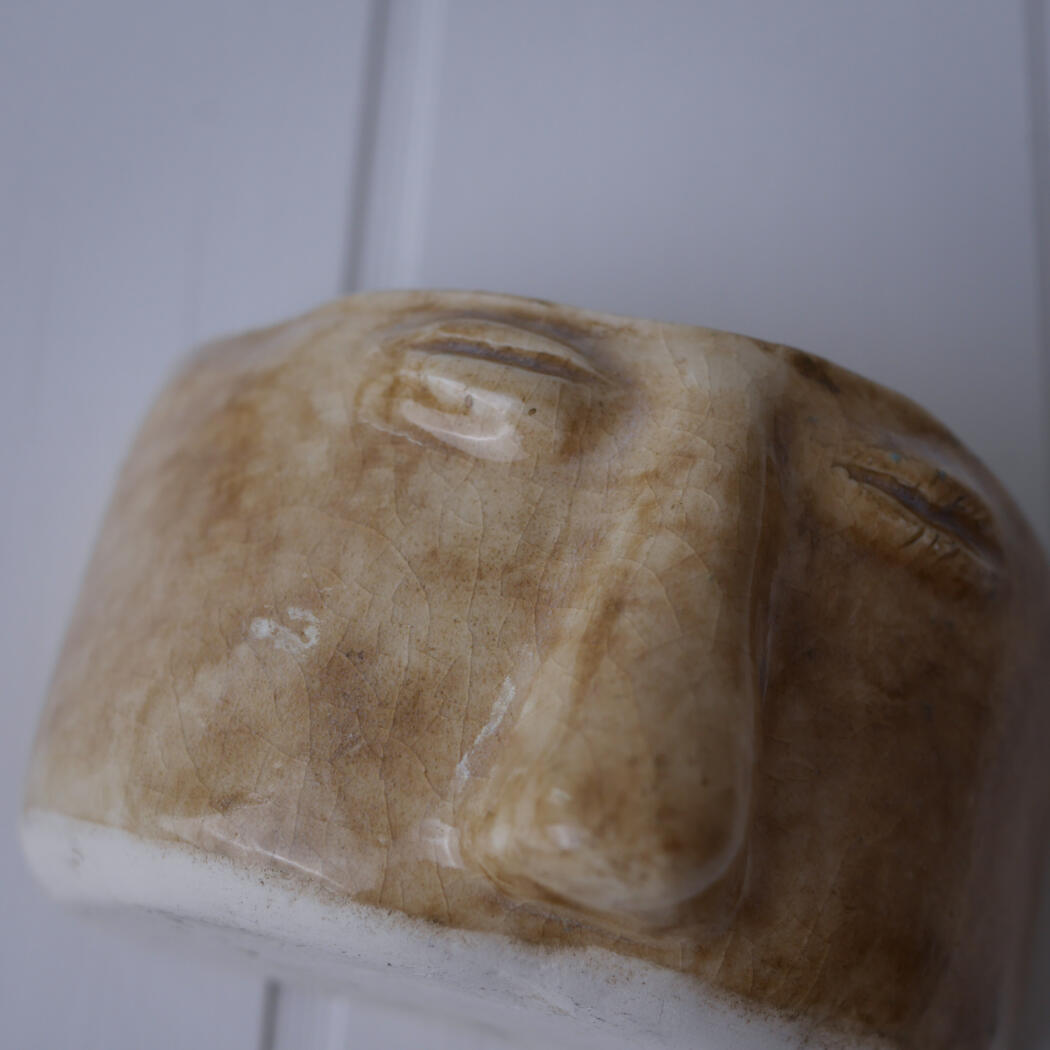 Beige Vægvase med Ansigt 4