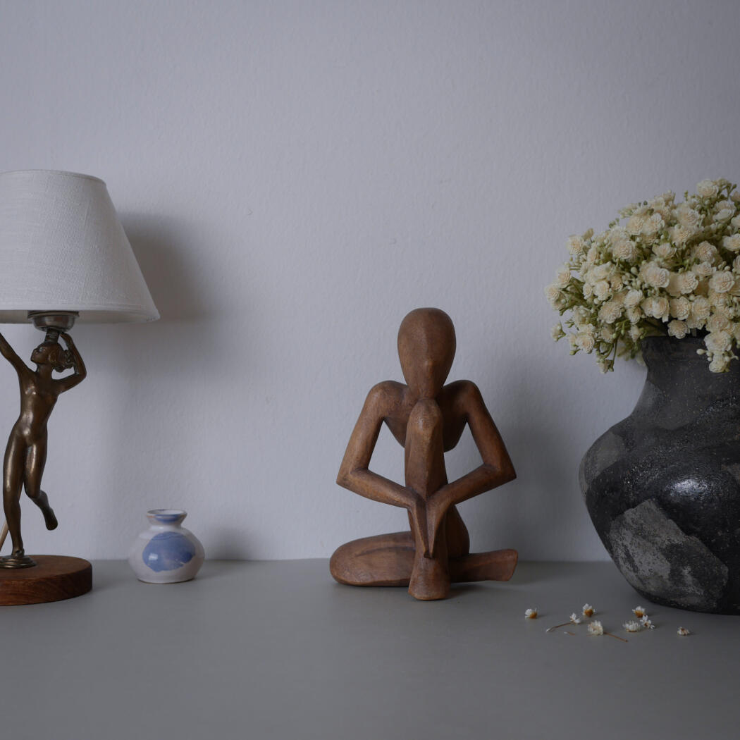 Yoga Inspireret Træfigur