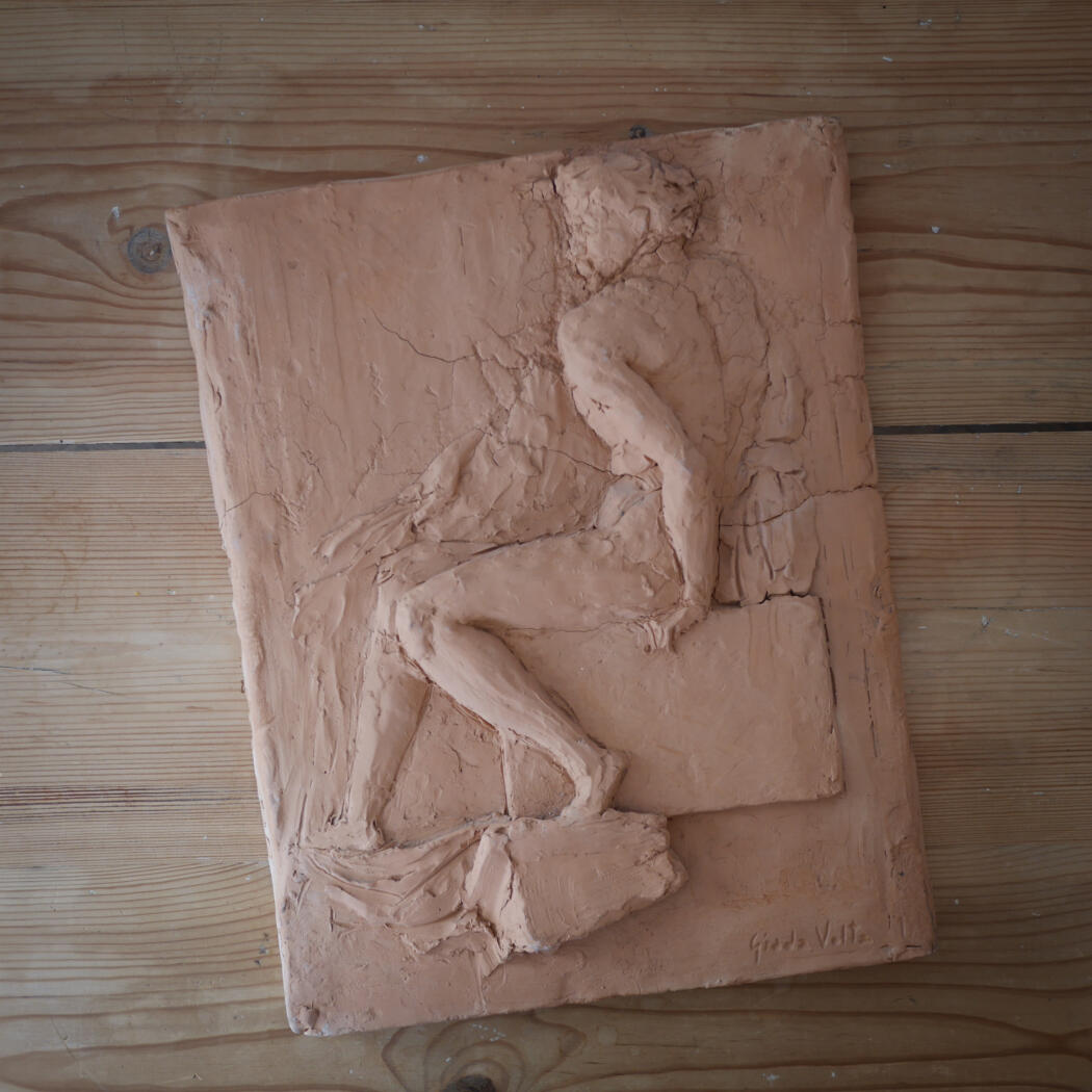 Stort Ler Relief med Mandemotiv 1