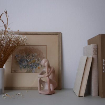 Siddende Rosa Fedtstensfigur 6