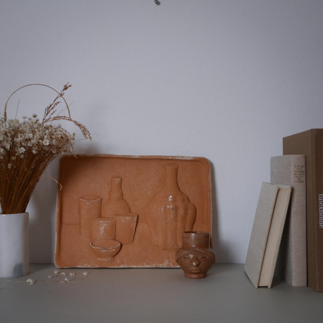 Ler Relief med Stilleben