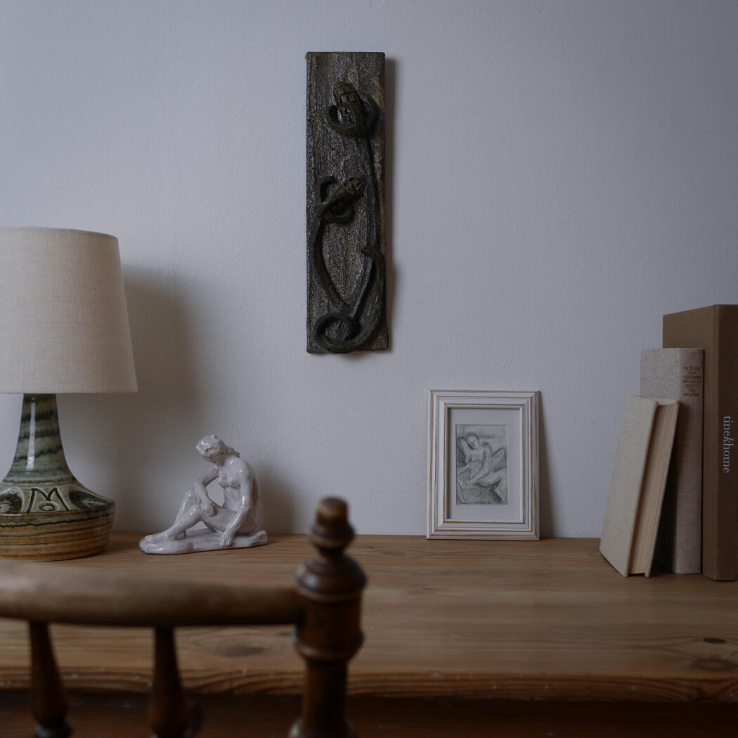 Højt Relief med Abstrakt Blomst
